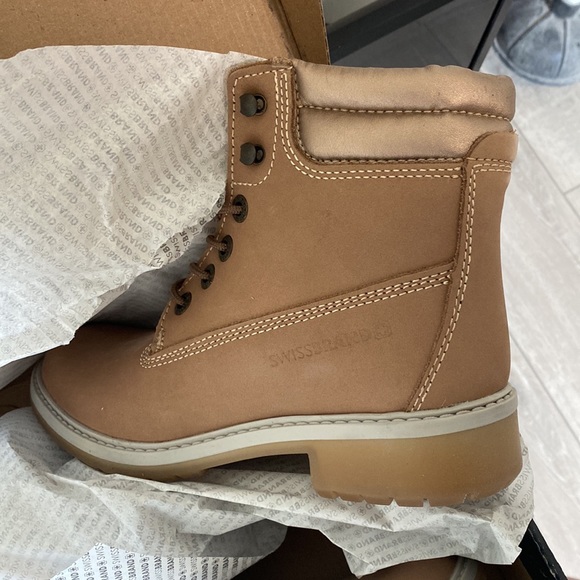 Swiss Brand Boots. Brand New NWT - Picture 3 of 6
